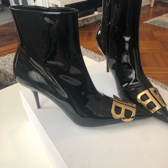 New Balenciaga Knife Logo Embellished Patent Boot - Picture 2 of 3